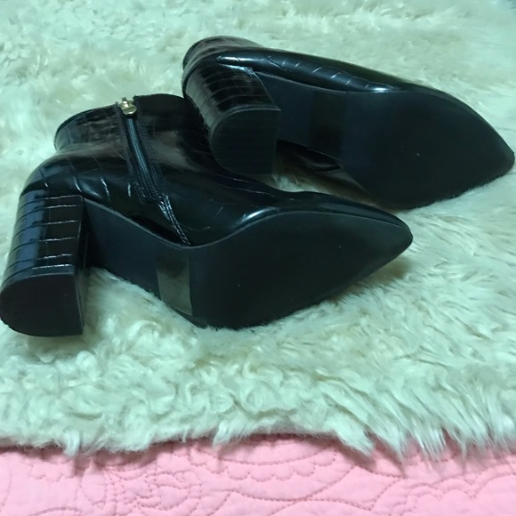 Shoes 🌹🌹 FINAL  MARK  DOWN 🌹🌹 - Picture 3 of 8